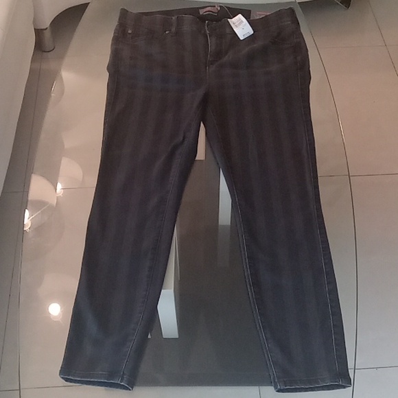 Bombshell Skinny Super Soft Pants Torrid size 1, 1X, 14-16 - Picture 4 of 8